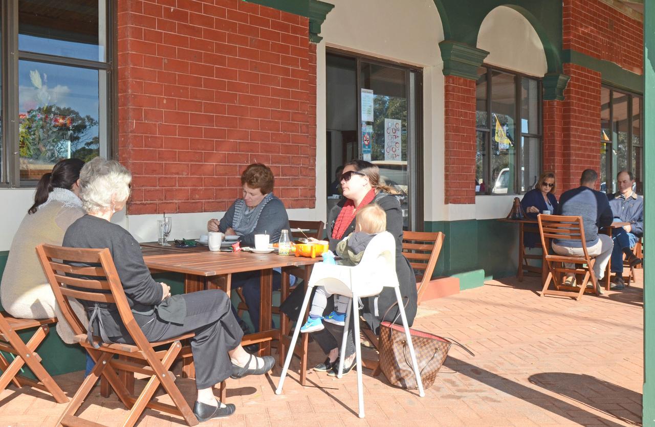 The Wickepin Hotel And Harvest Cafe York Exterior photo